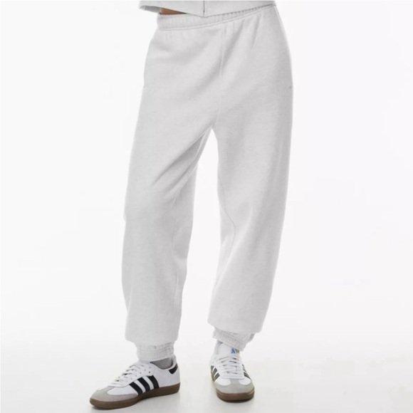Aritzia TNA Sweatfleece Cozy Fleece Mega Sweatpant - Picture 1 of 8